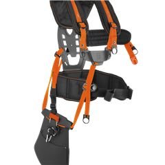 Balance XT
Ergonomischer Tragegurt mit breiter Rückenstütze, Schulterriemen und Hüftgurt. Die Last wird dadurch auf eine größere Fläche verteilt. Die Rückenplatte ist verstellbar, so dass ein perfekter Sitz gewährleistet ist.