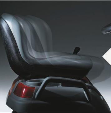 Einstellbarer Sitz
Der Sitz lässt selbst während des Fahrens einfach einstellen. Die Sitzplattform ändert automatisch die Höhe, wenn der Sitz vorwärts oder rückwärts bewegt wird. Dies sorgt stets für eine optimal Sitzposition des Anwender.